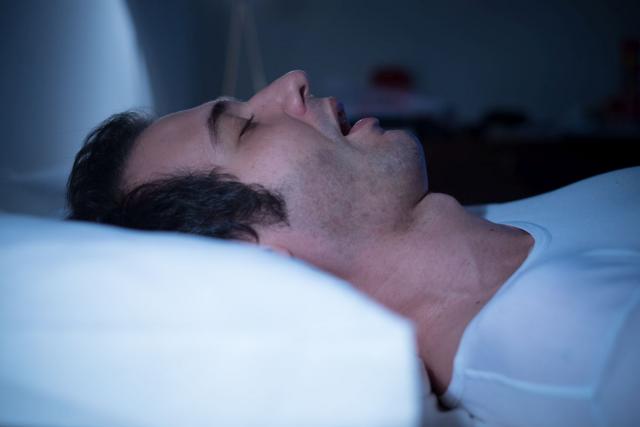 Kako pobediti paralizu sna, jeziv osećaj nemoći između jave i sna?
